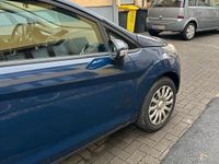 Gebraucht Ford Fiesta 75 PS (55 kW) 2014 Blau Kleinwagen