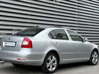 Używany Skoda Octavia Elegance 105 KM (77 kW) 2011 Srebrny Sedan/Limuzyna