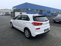 Gebraucht Hyundai i30 Trend 140 PS (102 kW) 2017 Weiß Limousine