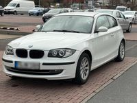 Gebraucht BMW 116 122 PS (89 kW) 2007 Weiß Kleinwagen