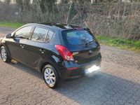 Gebraucht Hyundai i20 Edition 86 PS (63 kW) 2013 Schwarz Kleinwagen