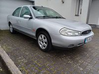 Gebraucht Ford Mondeo Ghia 131 PS (96 kW) 1997 Silber Limousine