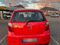 Gebraucht Hyundai i10 69 PS (50 kW) 2013 Rot Kleinwagen