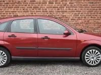Usado Ford Focus 116 CV (85 kW) 2000 Rojo Berlina
