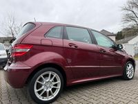 Gebraucht Mercedes B180 116 PS (85 kW) 2011 Saturnrot Van / Kleinbus