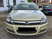 Gebraucht Opel Astra Edition 105 PS (77 kW) 2004 Gold Limousine