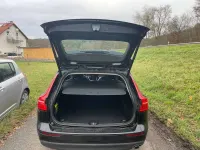 Gebraucht Volvo V60 Momentum 150 PS (110 kW) 2020 Onyx black / metallic Kombi