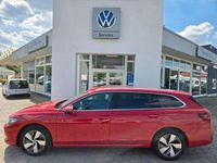 Gebraucht VW Passat 150 PS (110 kW) 2025 Rot Kombi