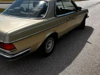 Gebraucht Mercedes 230 136 PS (100 kW) 1982 Grün Coupé