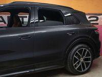 gebraucht Porsche Cayenne CayenneE-HYBRID BLACK RED MOD 2024 STOCK