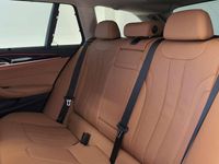 Gebraucht BMW 530e 292 PS (214 kW) 2022 Black sapphire metallic Kombi