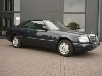 Gebraucht Mercedes E220 150 PS (110 kW) 1997 Smargdschwarzmet.189 Cabrio