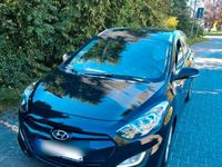 Gebraucht Hyundai i30 Trend 99 PS (72 kW) 2012 Schwarz Kombi