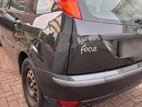 Second-hand Ford Focus 116 CP (85 kW) 2004 Negru Berlinǎ