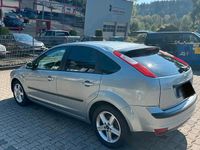 Gebraucht Ford Focus 116 PS (85 kW) 2005 Silber Limousine