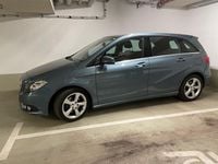 Gebraucht Mercedes B180 122 PS (89 kW) 2012 Blau Van / Kleinbus