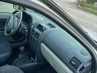 Gebraucht Renault Clio II Authentique 58 PS (42 kW) 2004 Silber Limousine