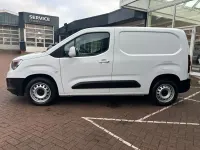 Gebraucht Opel Combo Edition 131 PS (96 kW) 2021 Jade weiß Van / Kleinbus