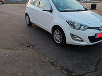 Gebraucht Hyundai i20 101 PS (74 kW) 2014 Weiß Kleinwagen