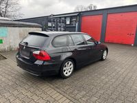 Gebraucht BMW 320 163 PS (119 kW) 2007 Schwarz Kombi