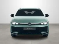 Gebraucht VW Passat R-line 150 PS (110 kW) 2024 Maripositgrün metallic Kombi