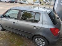Gebraucht Skoda Fabia Ambition 60 PS (44 kW) 2012 Grau Limousine