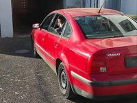 Gebraucht VW Passat 100 PS (73 kW) 1998 Rot Limousine