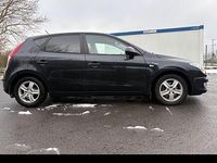 Gebraucht Hyundai i30 109 PS (80 kW) 2010 Schwarz Limousine