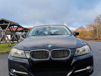 Gebraucht BMW 318 143 PS (105 kW) 2011 Schwarz Limousine