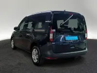Gebraucht VW Caddy Basis 122 PS (89 kW) 2024 Starlight blue metallic Van / Kleinbus