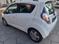Gebraucht Chevrolet Spark 90 PS (66 kW) 2012 Weiß Kleinwagen