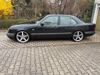 Gebraucht Mercedes E280 204 PS (150 kW) 1997 Schwarz Limousine