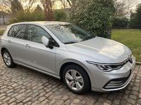 Gebraucht VW Golf VIII Life 131 PS (96 kW) 2022 Grau Limousine