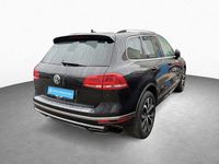 Gebraucht VW Touareg Basis 262 PS (192 kW) 2017 Deep black perleffekt SUV
