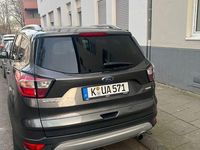 Gebraucht Ford Kuga Titanium 150 PS (110 kW) 2018 Grau SUV