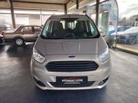 Gebraucht Ford Tourneo Courier Titanium 101 PS (74 kW) 2015 Grau Van / Kleinbus