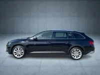 Gebraucht Skoda Superb 200 PS (147 kW) 2022 Blackmagic perleffekt Kombi
