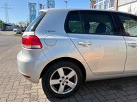 Gebraucht VW Golf VI Team 105 PS (77 kW) 2010 Grau Kleinwagen
