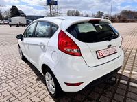 Gebraucht Ford Fiesta Trend 60 PS (44 kW) 2009 Weiß Kleinwagen
