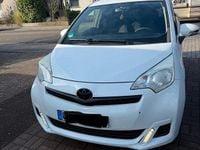 Gebraucht Toyota Verso-S 90 PS (66 kW) 2013 Weiß Van / Kleinbus