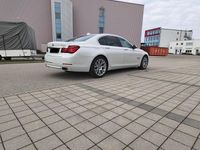 Gebraucht BMW 750 449 PS (330 kW) 2013 Weiß Limousine