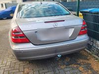 Usata Mercedes E220 150 CV (110 kW) 2003 Argento Berlina