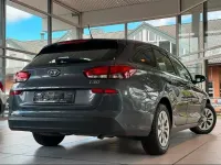 Gebraucht Hyundai i30 Select 116 PS (85 kW) 2019 Grau Kombi