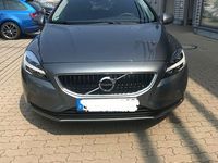 Gebraucht Volvo V40 Momentum 152 PS (111 kW) 2016 Grau Limousine