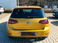 Gebraucht VW Golf VII 125 PS (91 kW) 2017 Gelb Limousine
