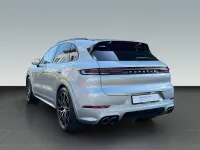 Gebraucht Porsche Cayenne 520 PS (382 kW) 2024 Dolomitsilbermetallic (metallic) SUV