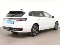 Gebraucht VW Passat Elegance 150 PS (110 kW) 2025 Oryxweiß perlmutteffekt Kombi