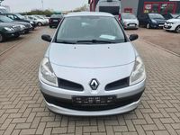 Gebraucht Renault Clio II 75 PS (55 kW) 2007 Silber Kleinwagen