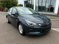Gebraucht Opel Astra Edition 105 PS (77 kW) 2017 Grün Limousine