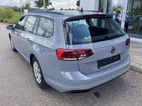 Gebraucht VW Passat 150 PS (110 kW) 2022 Mondsteingrau Kombi